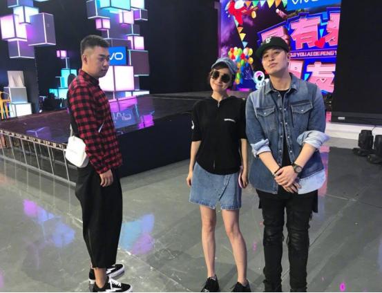 潘玮柏吴昕，星光变化中的励志与幽默魅力近期资讯速递