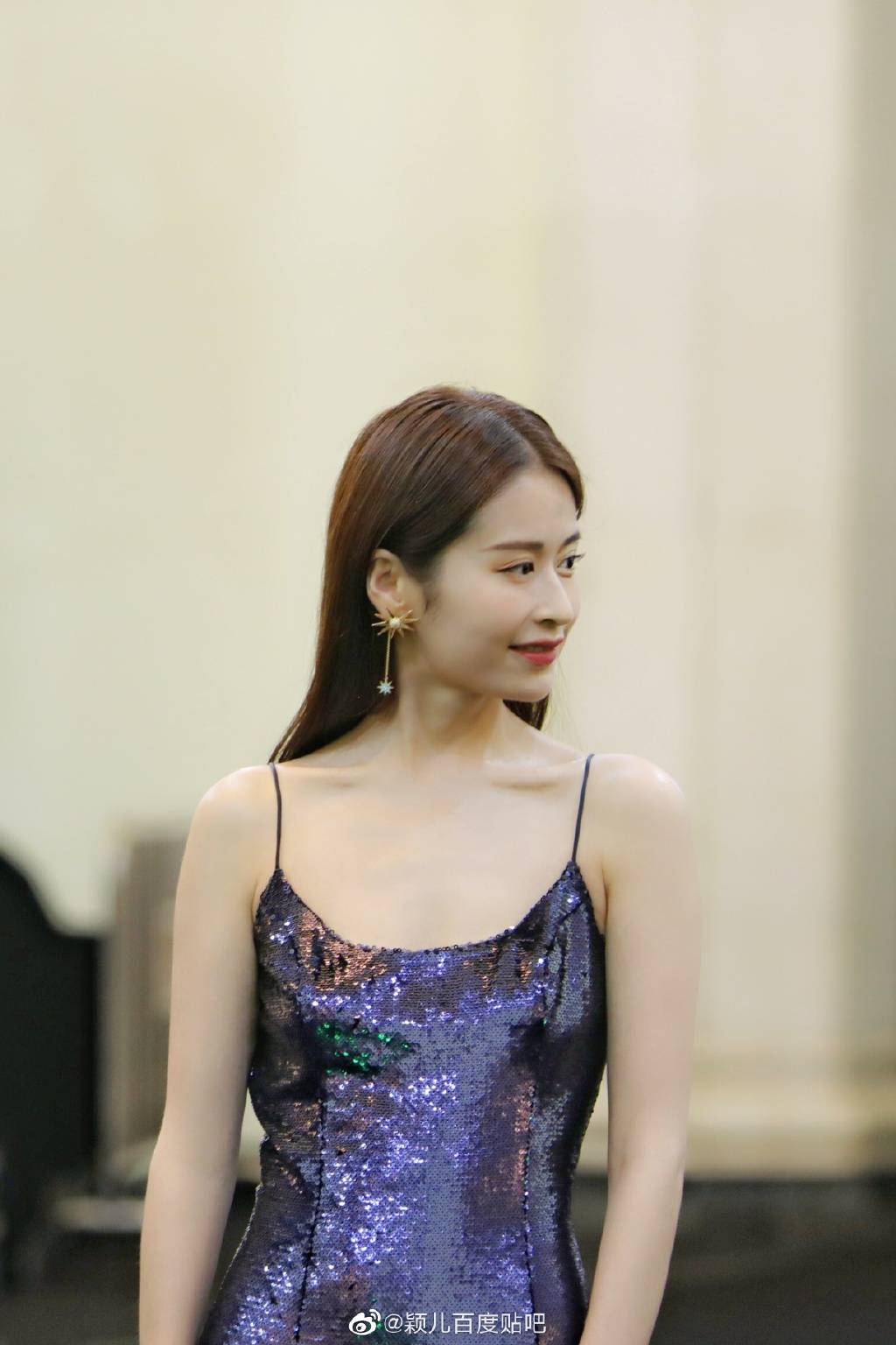 明星颖儿魅力瞬间，光影间的绝美照片聚焦