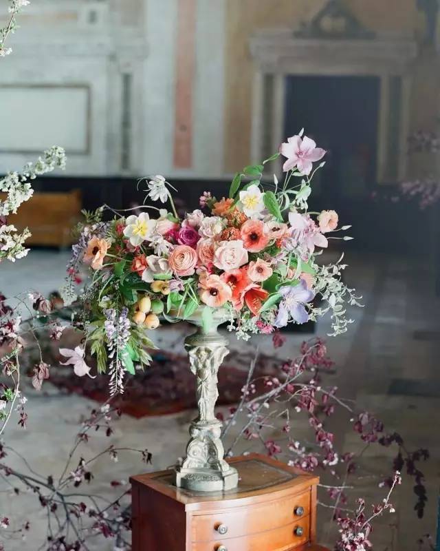 花艺新素材使用指南，打造美丽花艺作品的步骤详解